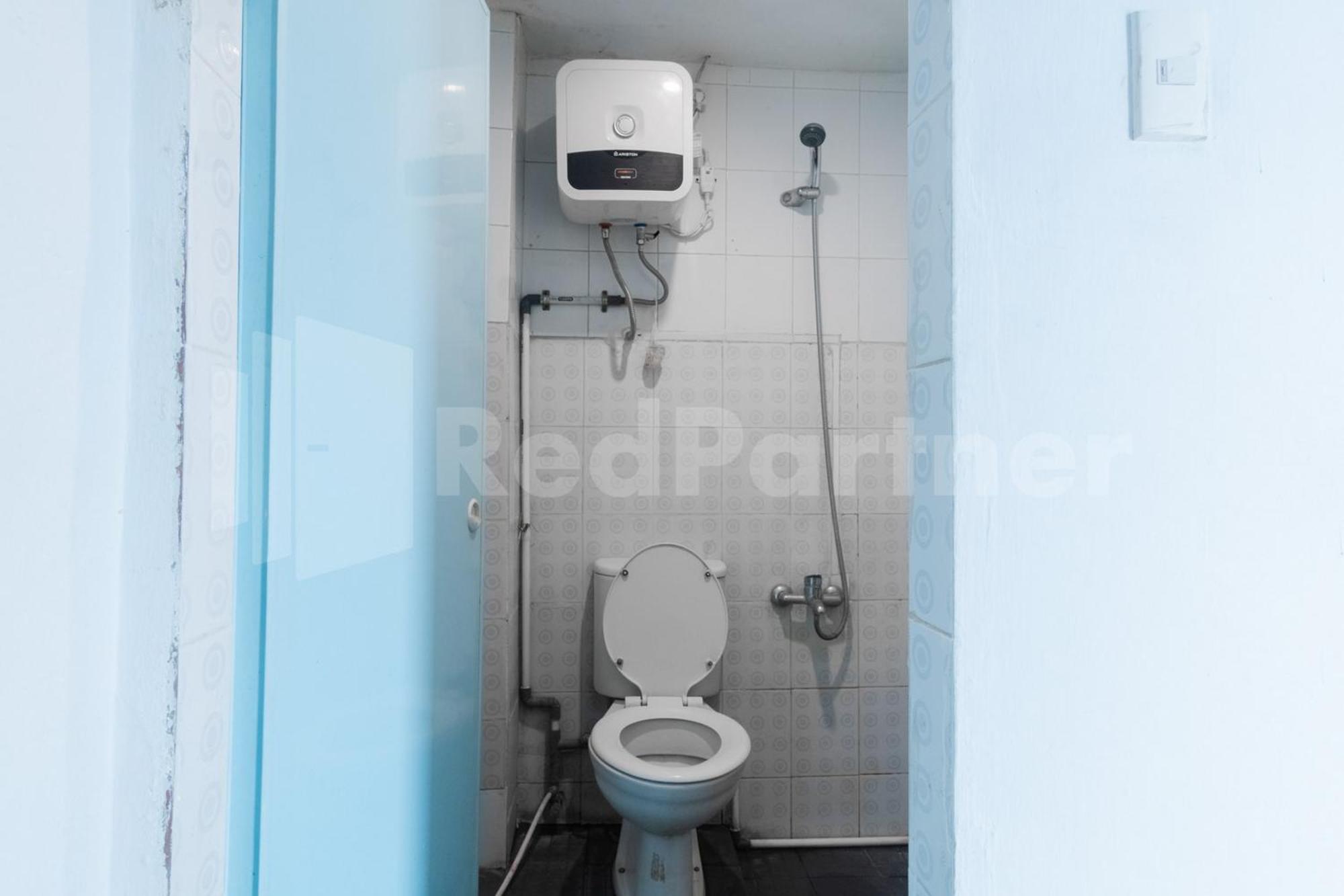Teratai Guesthouse At Rs Adam Malik Medan Mitra Reddoorz Экстерьер фото
